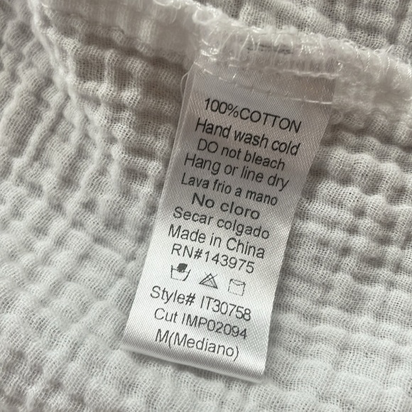 Avenu. 100% cotton button up size medium color white - Picture 3 of 6